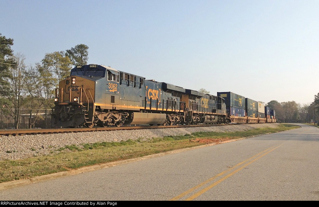 CSX 3062 and 817